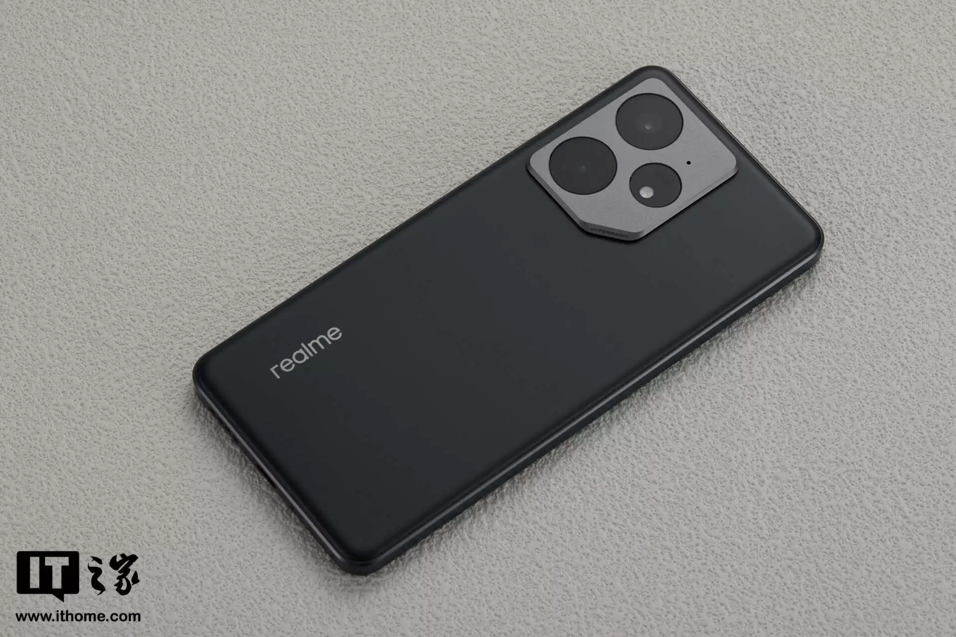 ��Ϣ�� realme ���� Neo8 �ж��»��ݶ� 1 �µǳ����������� 8 Gen5 ������