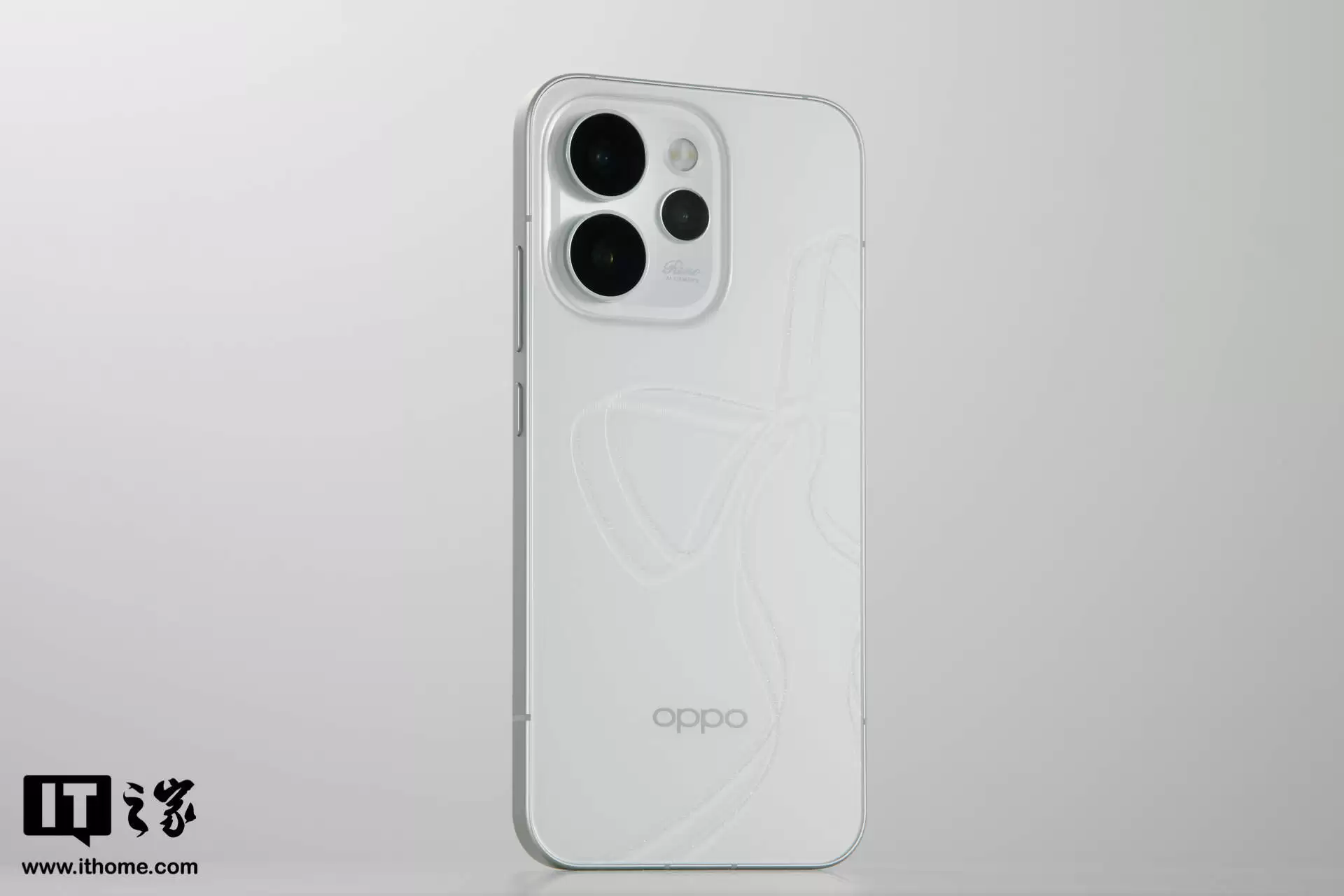 OPPO Reno15 ����ɫ�����Ƿۡ��µ����У���ҵ�׷�������դ���գ�2999 Ԫ��