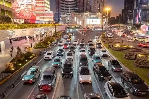 2025��ĩȼ�ͳ��г��ֻ��Ӿ磺ͷ���������Ե�˳�����