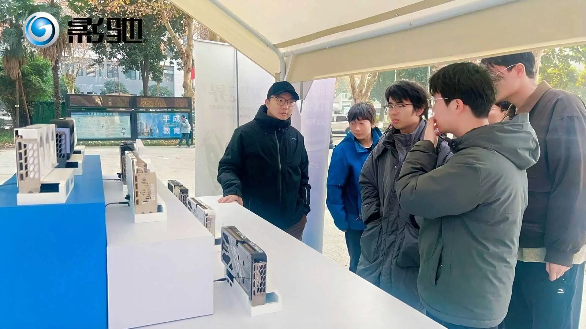 ��������ȫ����Ӱ�ۿƼ��人վ��УУ԰��Բ��������