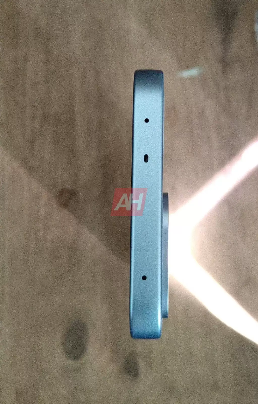 ���ʰ�һ�� Turbo �ֻ�ʵ��ͼ�ع⣺9000mAh ��ء����� 7s Gen 4 оƬ