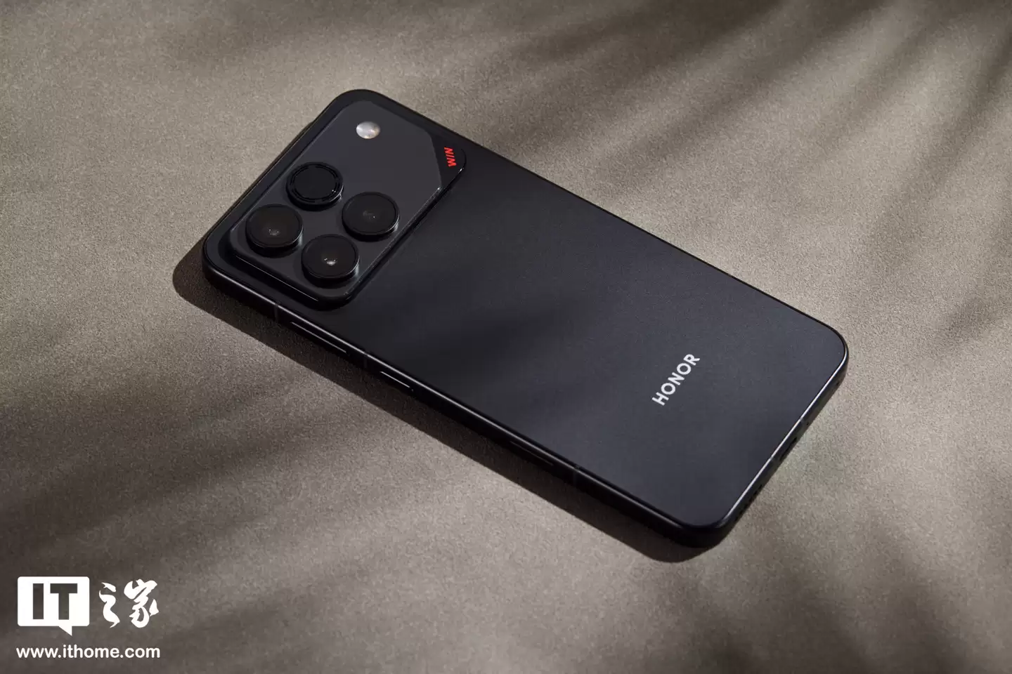 ��ҫ WIN ϵ���ֻ�ʵ�ģ���λ��ȵ羺���������� 10000 ����ʱ���