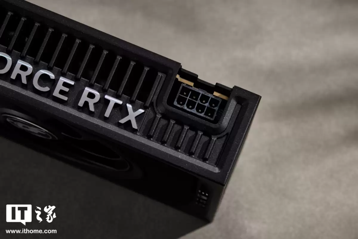 ��IT֮�������ҡ��߲ʺ� iGame GeForce RTX 5060 Ti Mini OC 16GB �Կ��������⣺С����ǿ����ITXС�������