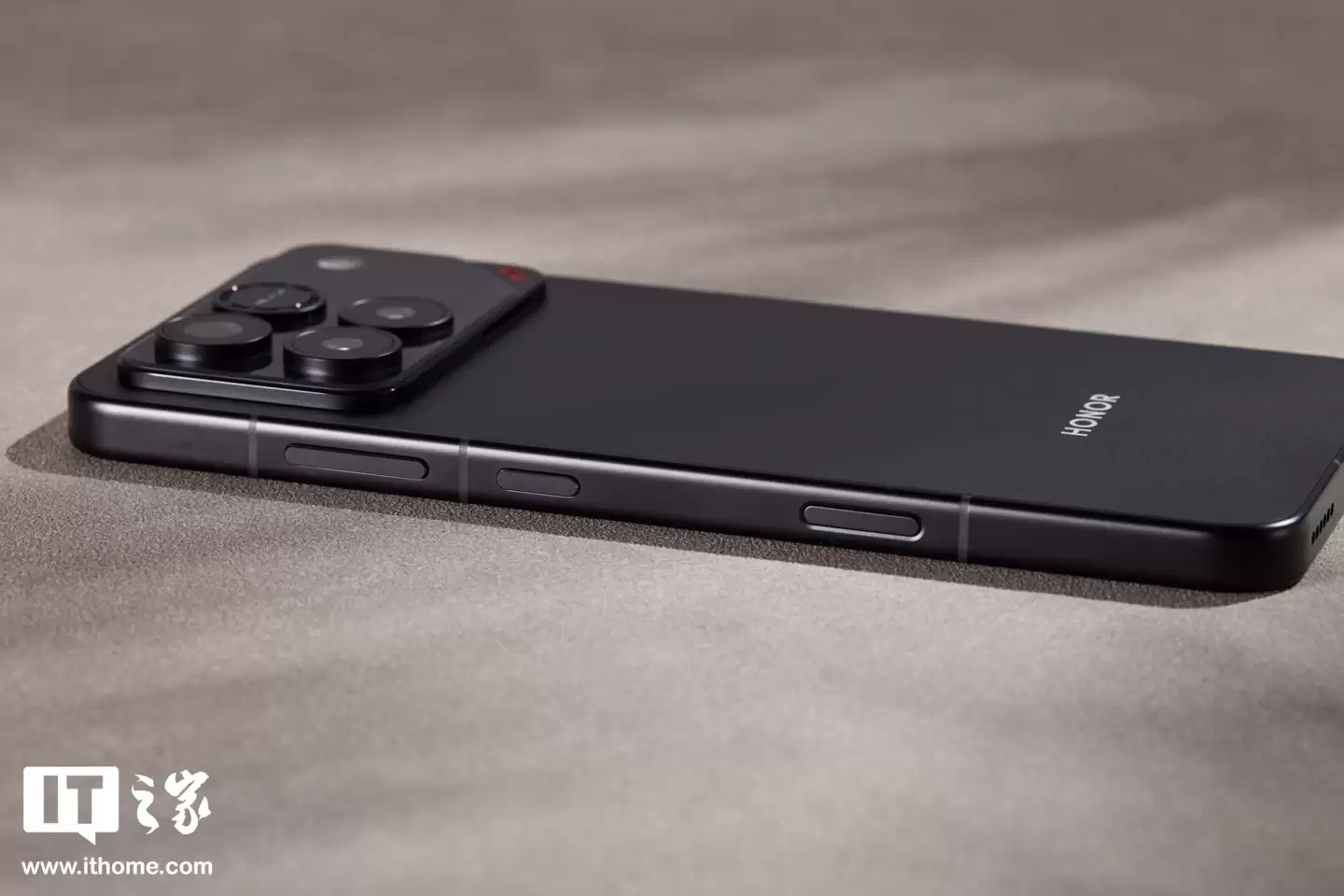 ��ҫ WIN ϵ���ֻ�ʵ�ģ���λ��ȵ羺���������� 10000 ����ʱ���