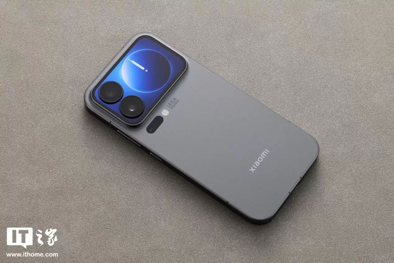 ���� OS 3 �����Ż���չ������С�� 17 Pro Max �ֻ����ֳ������ UI �쳣�������޸�