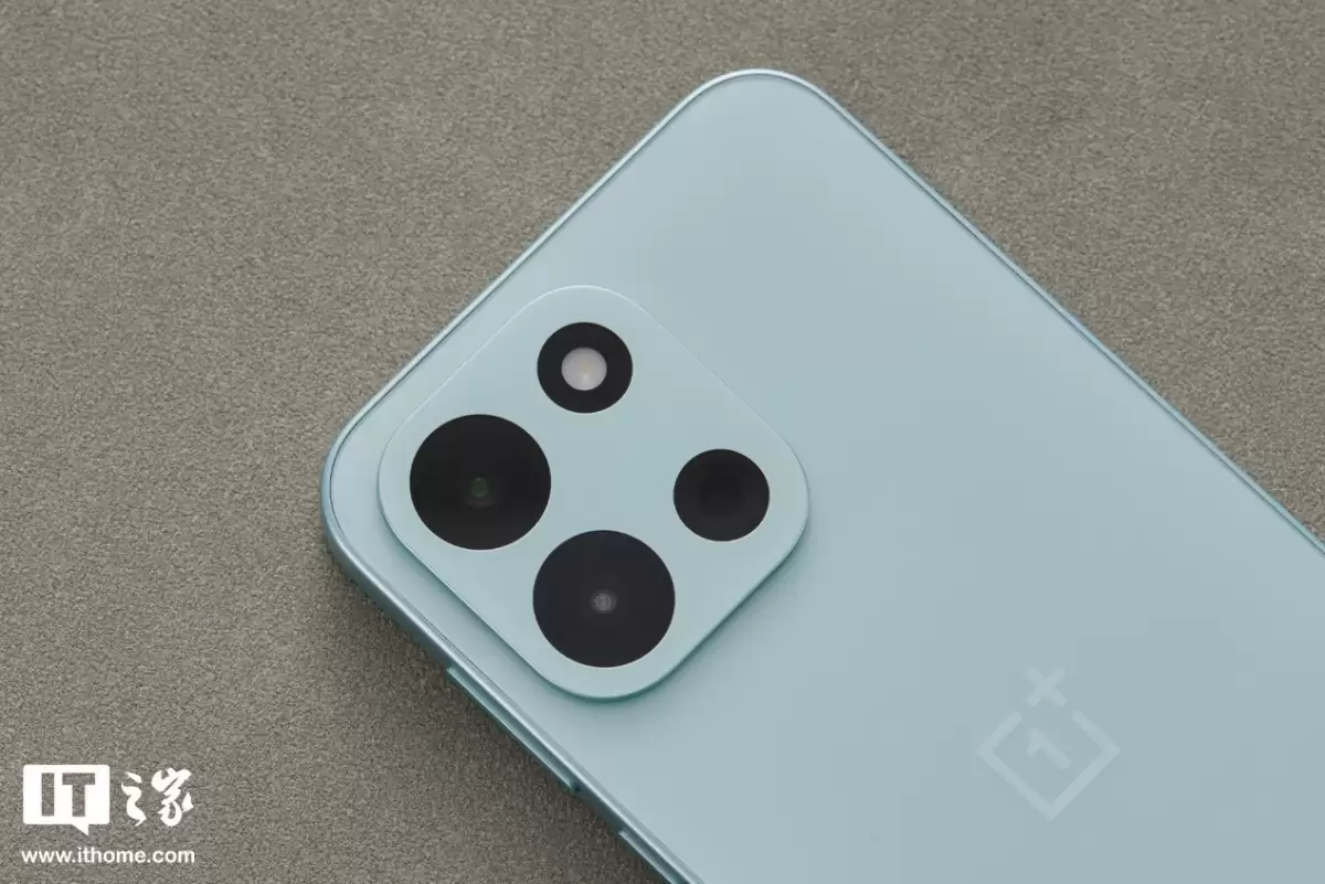 һ�� Turbo 6 ��Ұ��ͼ�ͣ�С������ɫ����ζ�е���