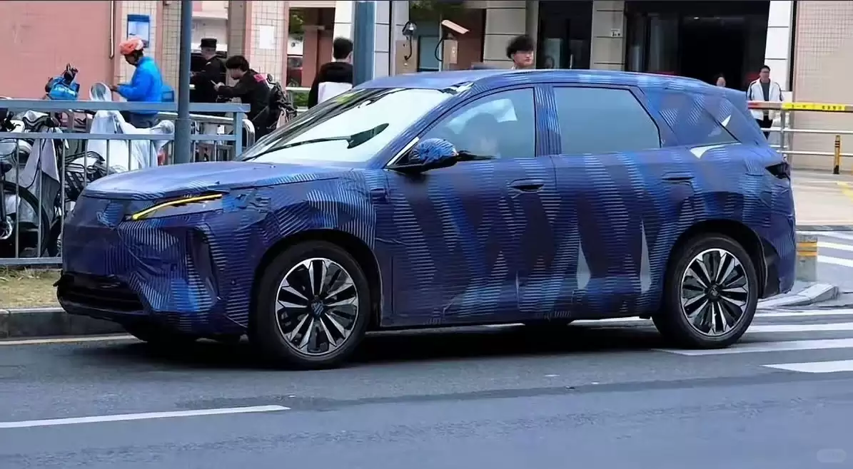 ���ǵ�ȫ�� SUV ��ۼ����ε����ع⣬��Ϣ��ϵ��Ԫ MAX��