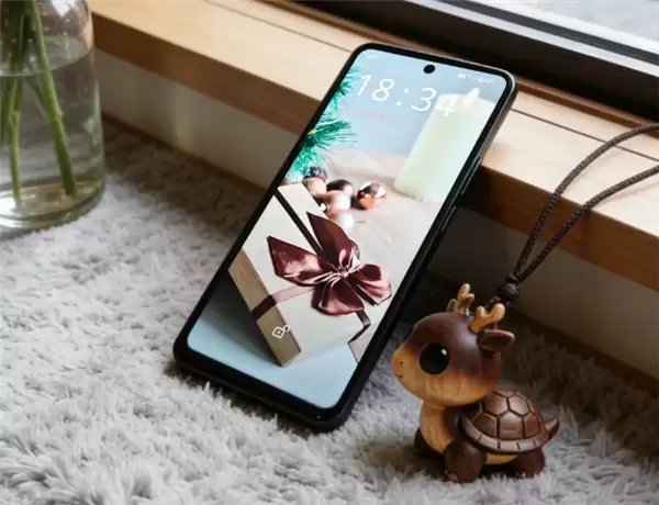 �׿��ڳ��и߶�LCD�ֻ�TLCD������120Hz��ˢ+����8300��2499Ԫ��