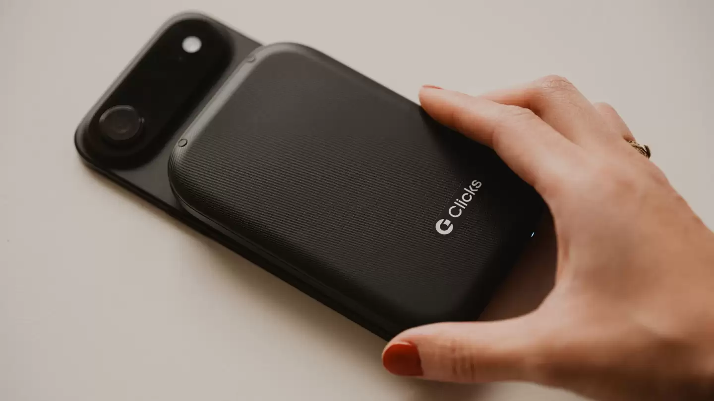 �ֻ� + ��籦 = ȫ���̻����ֻ���Clicks �Ƴ�����̬��� Power Keyboard