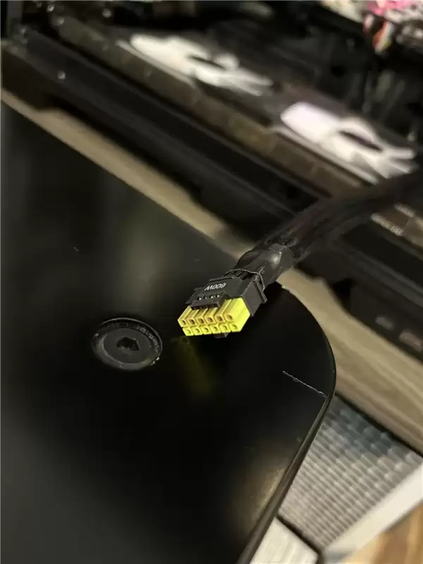 RTX 5090���޳�Ƶ��1350W���ģ�������ȴ�����Դ����