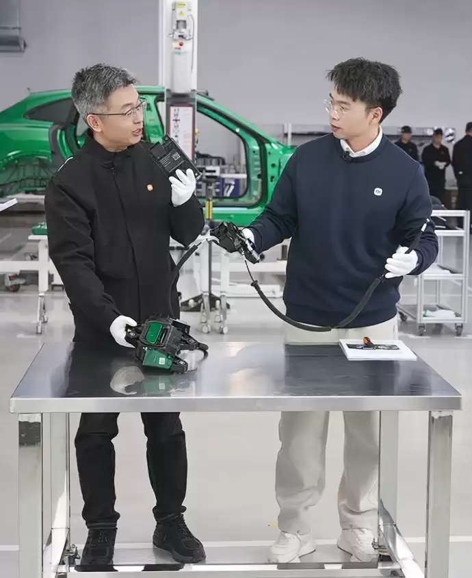 С��չʾ YU7 ������е���ߣ����ⶼ�У�ר�ñ��ݵ��