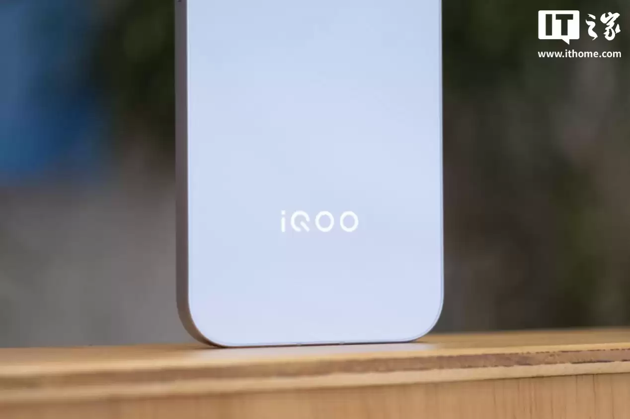 iQOO Z11 Turbo ͼ�ͣ��� R �� + ���� Deco���ָе���ϲ