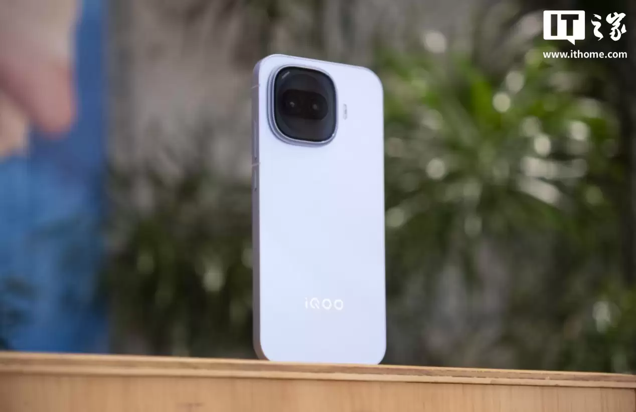 iQOO Z11 Turbo ͼ�ͣ��� R �� + ���� Deco���ָе���ϲ