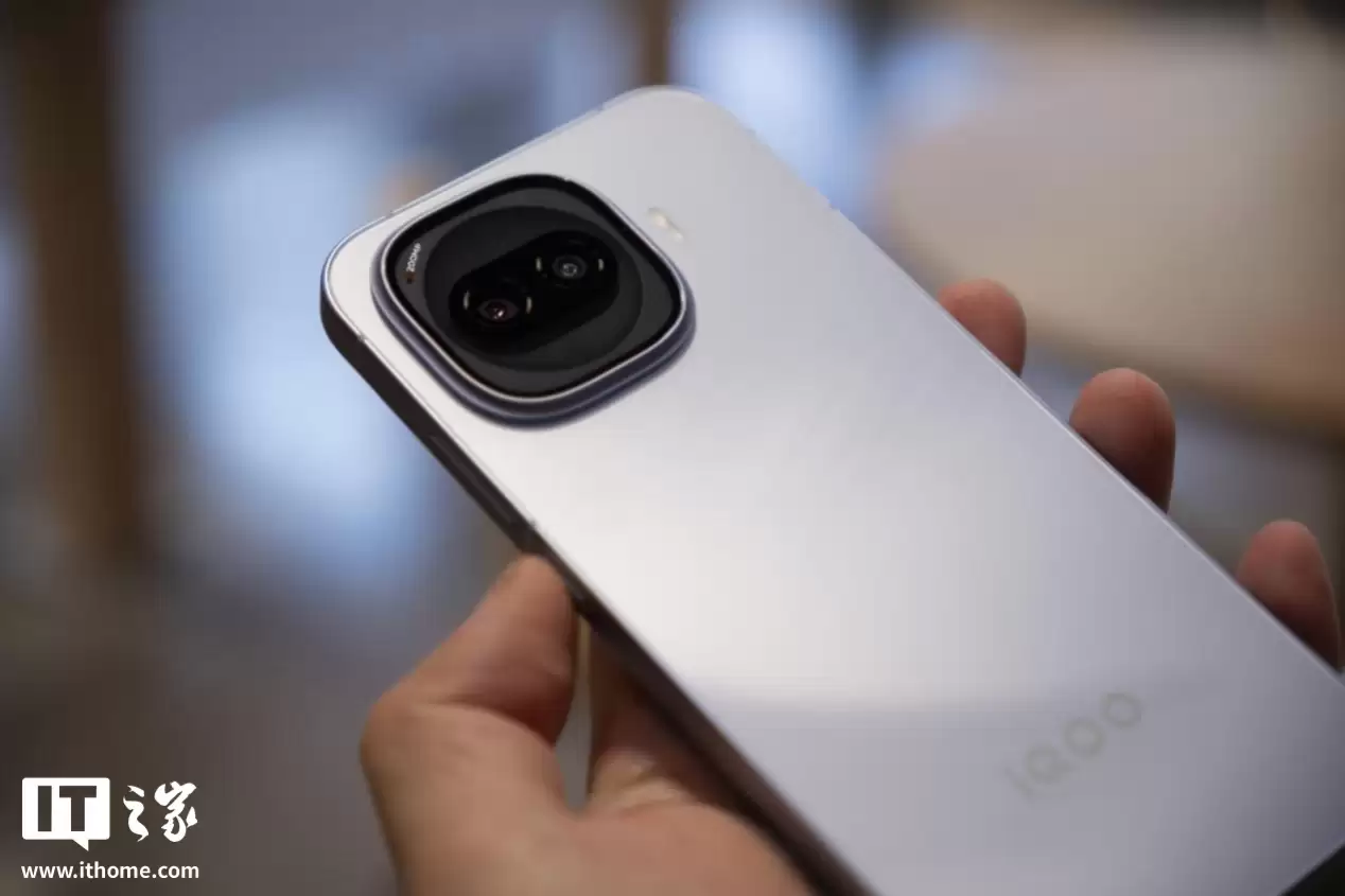 iQOO Z11 Turbo ͼ�ͣ��� R �� + ���� Deco���ָе���ϲ