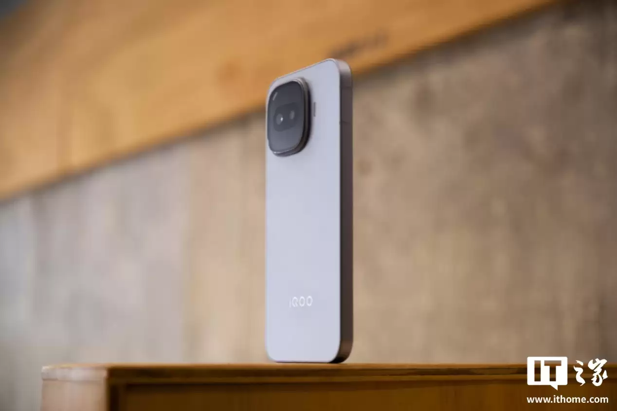 iQOO Z11 Turbo ͼ�ͣ��� R �� + ���� Deco���ָе���ϲ