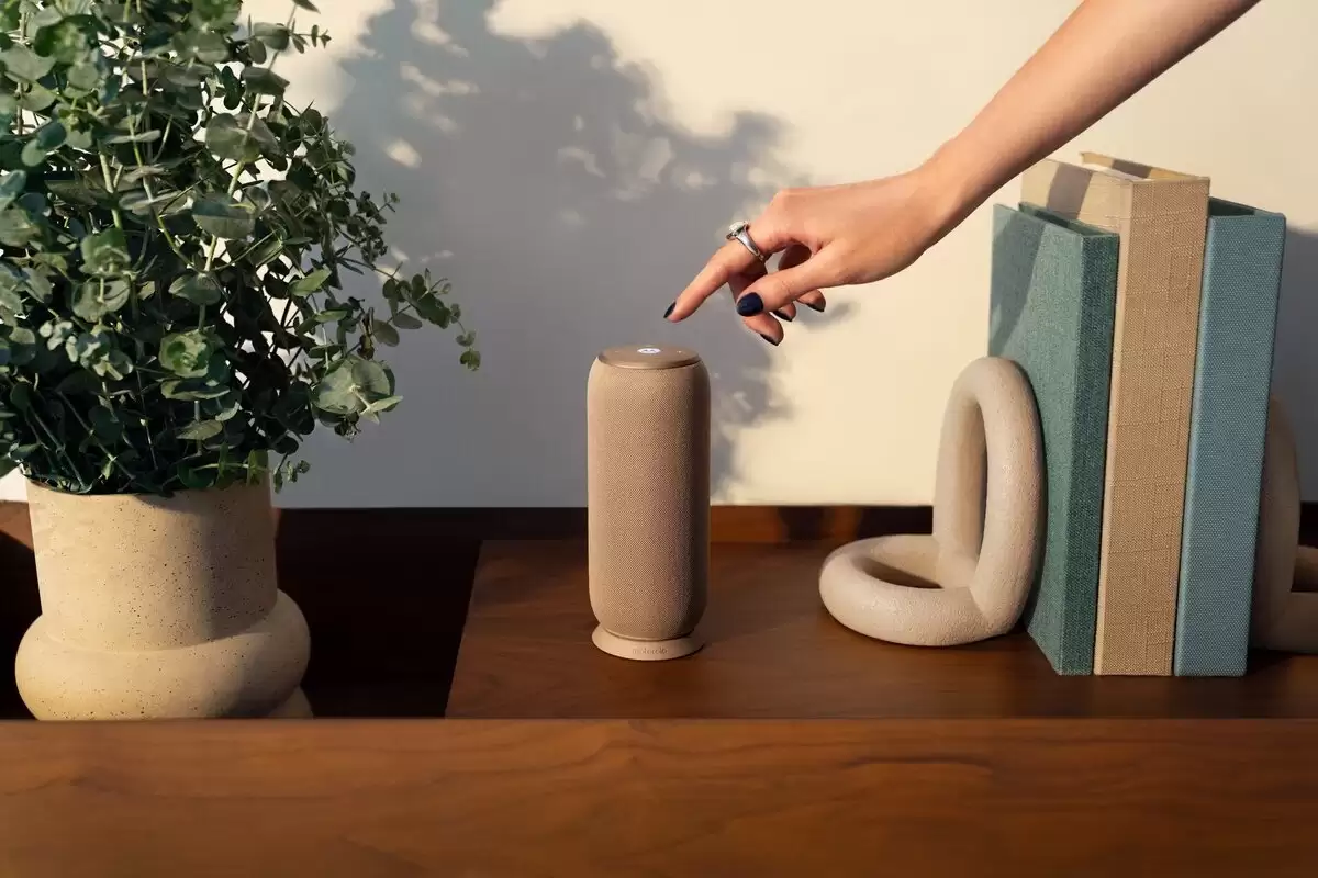 Ħ������ MotoWatch �����ֱ���Moto Tag 2 ����׷������Ⱦͼ�ع�