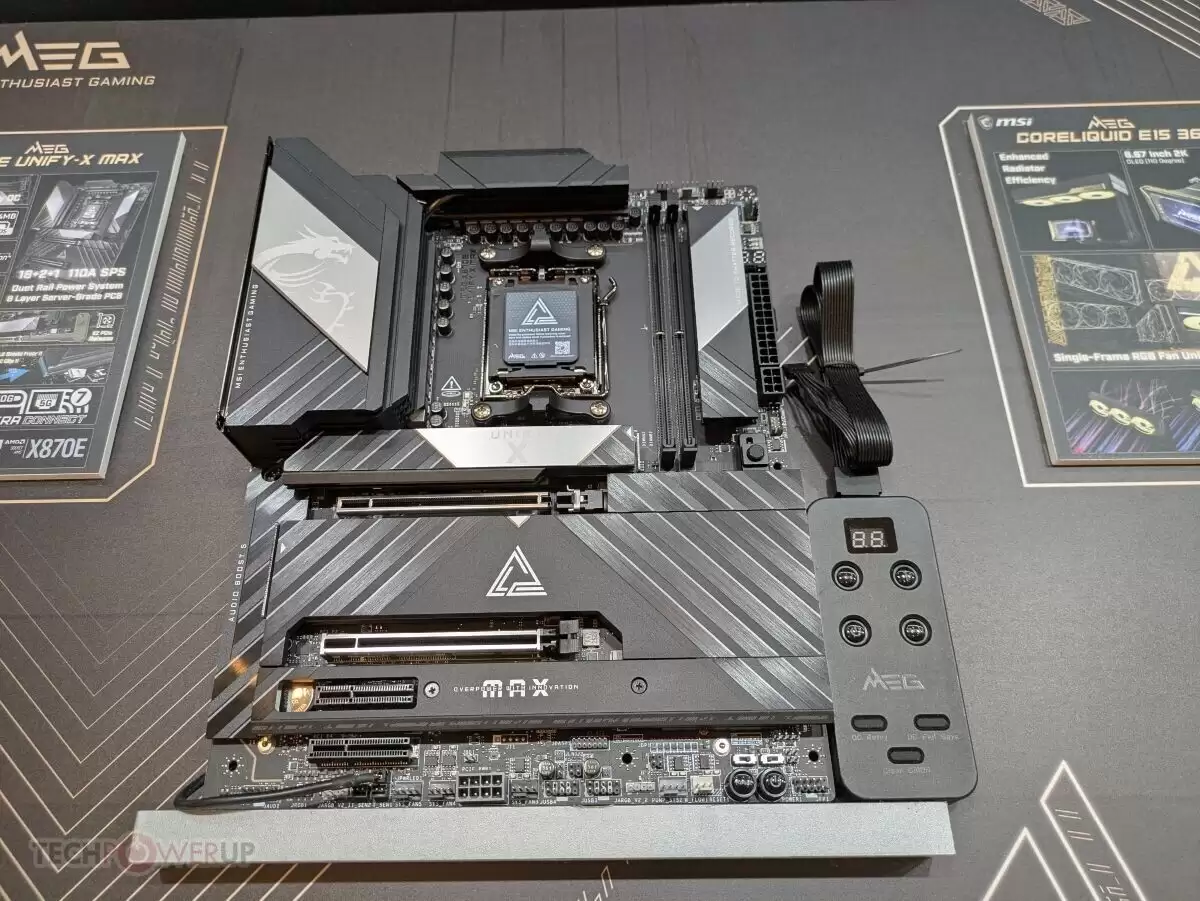 ΢��չʾ 256GB ˫�� CUDIMM ���壺֧�ֵ��� 128GB���ڴ泬Ƶ�������� 63%