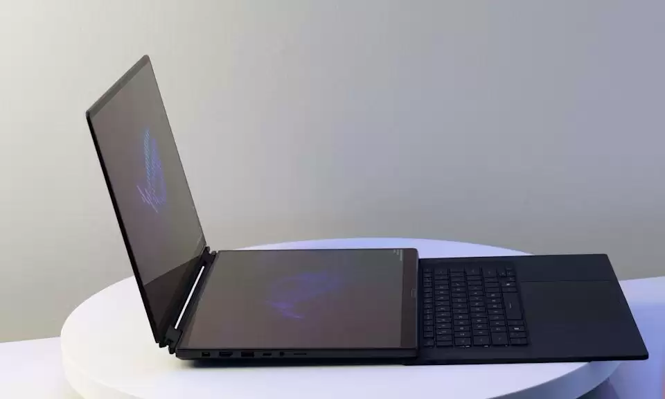 ��˶ ROG Zephyrus Duo ˫����Ϸ������ CES 2026�����߿�ѡ RTX 5090 �Կ�