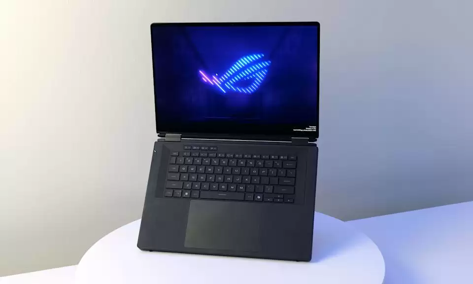 ��˶����ȫ���׿�˫����Ϸ��ROG Zephyrus Duo