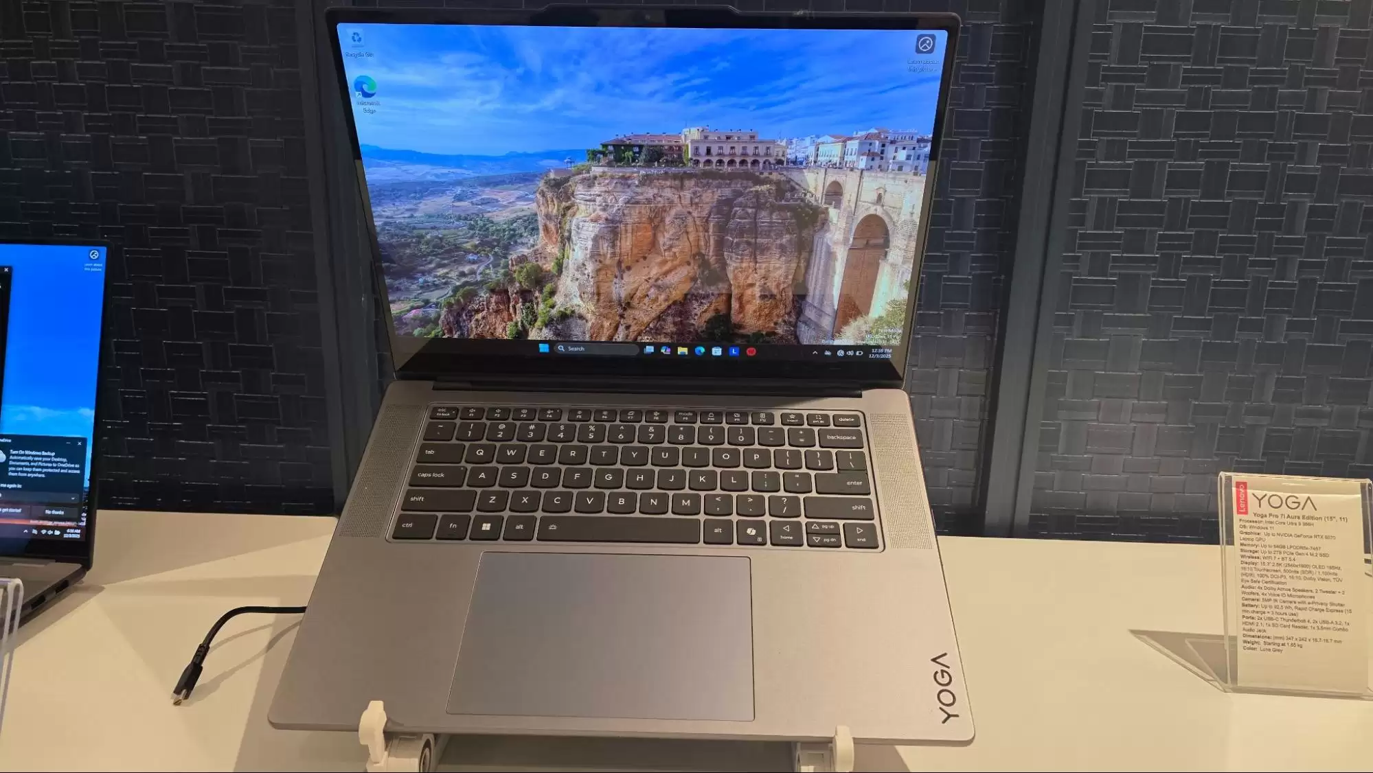 ���� CES 2026 ���� ThinkPad �� Yoga ϵ�бʼǱ�����Ӣ�ض� Panther Lake ϵ�д�����