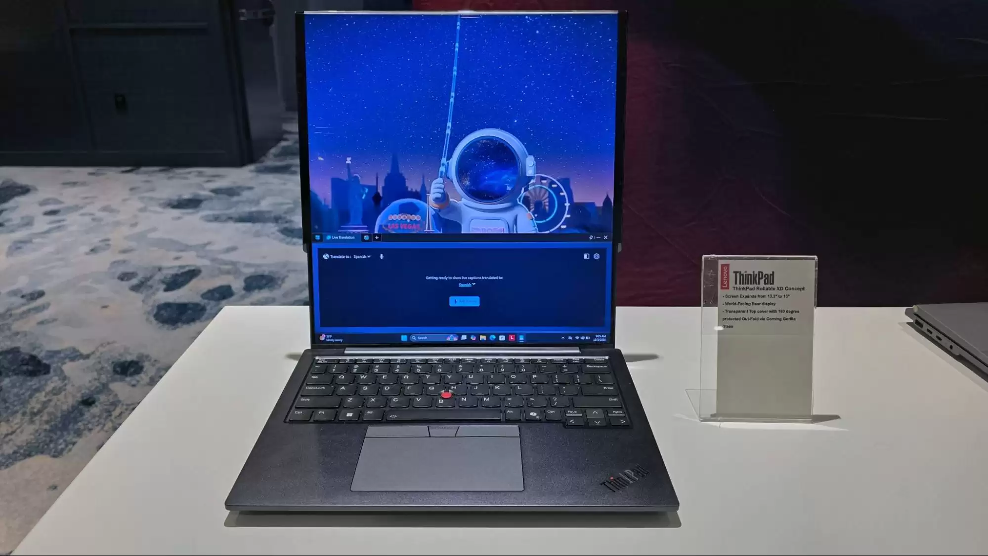 16 �� 24 Ӣ�磺����չʾ Legion Pro Rollable ���������������Ϸ�ʼǱ�