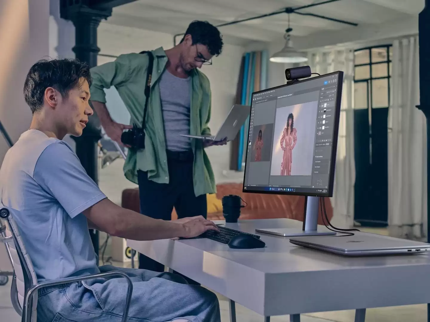 ���շ���רҵ��4K 120Hz��ʾ��֧���׵�4�����ɫ��