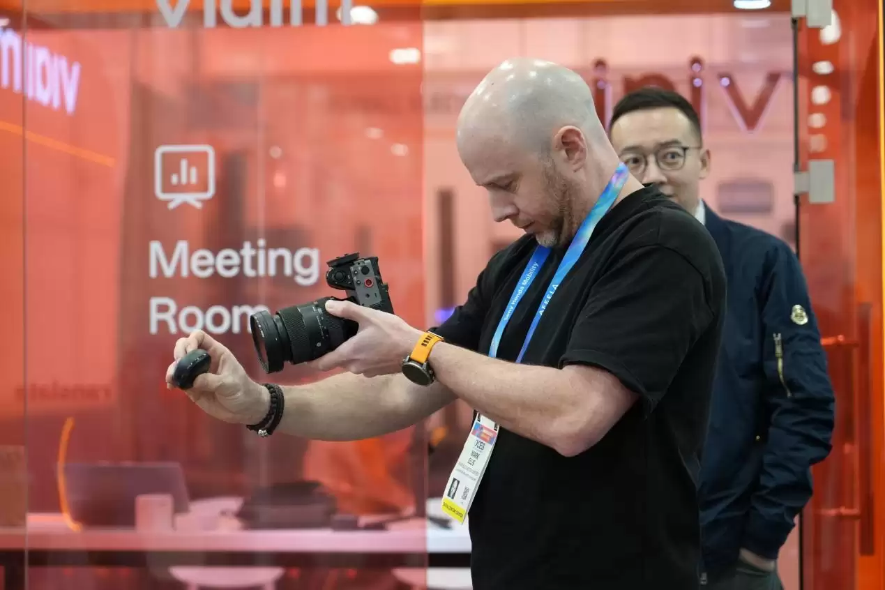 δ������ȫ��Ʒ��viaim��½CES 2026�����ȫ����AI�칫��̬��ͼ��