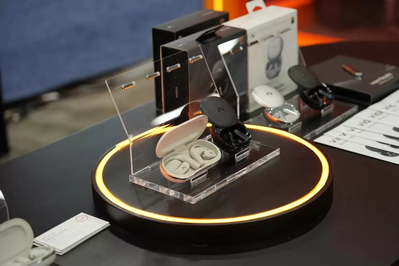 δ������ȫ��Ʒ��viaim��½CES 2026�����ȫ����AI�칫��̬��ͼ��