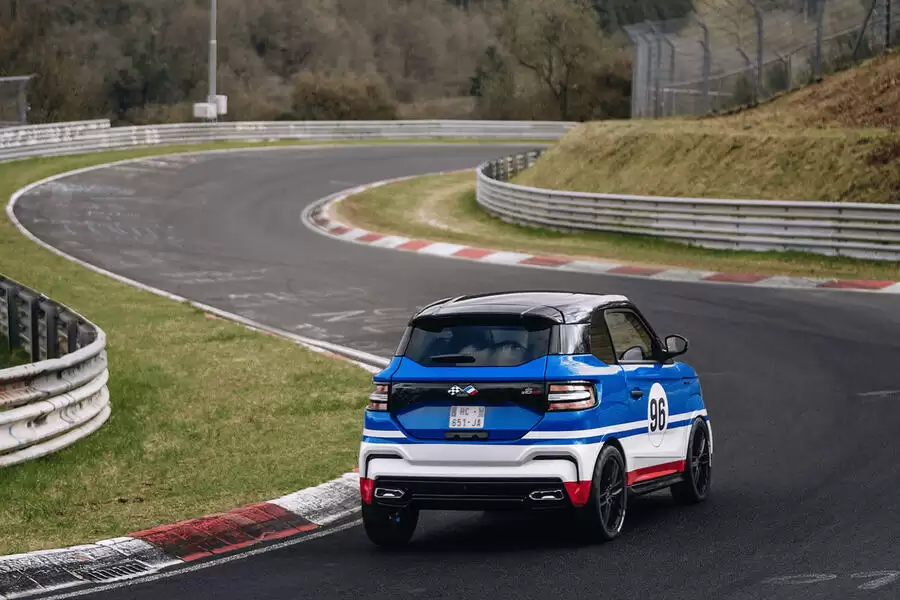 �������� Ligier ���ƴ���Ŧ������������¼������΢��ȡ�� 28 �� 25.8 ��Ȧ��