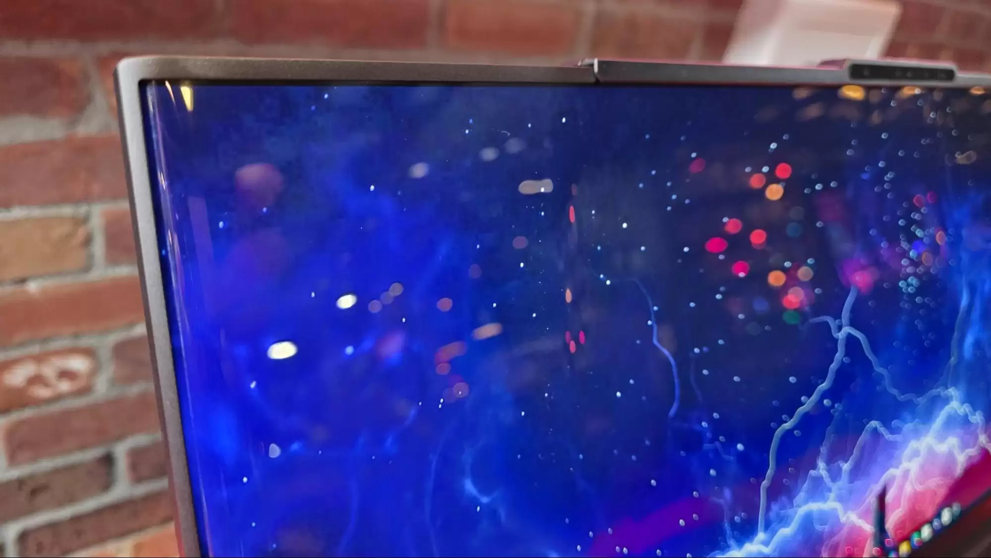 16 �� 24 Ӣ�磺����չʾ Legion Pro Rollable ���������������Ϸ�ʼǱ�