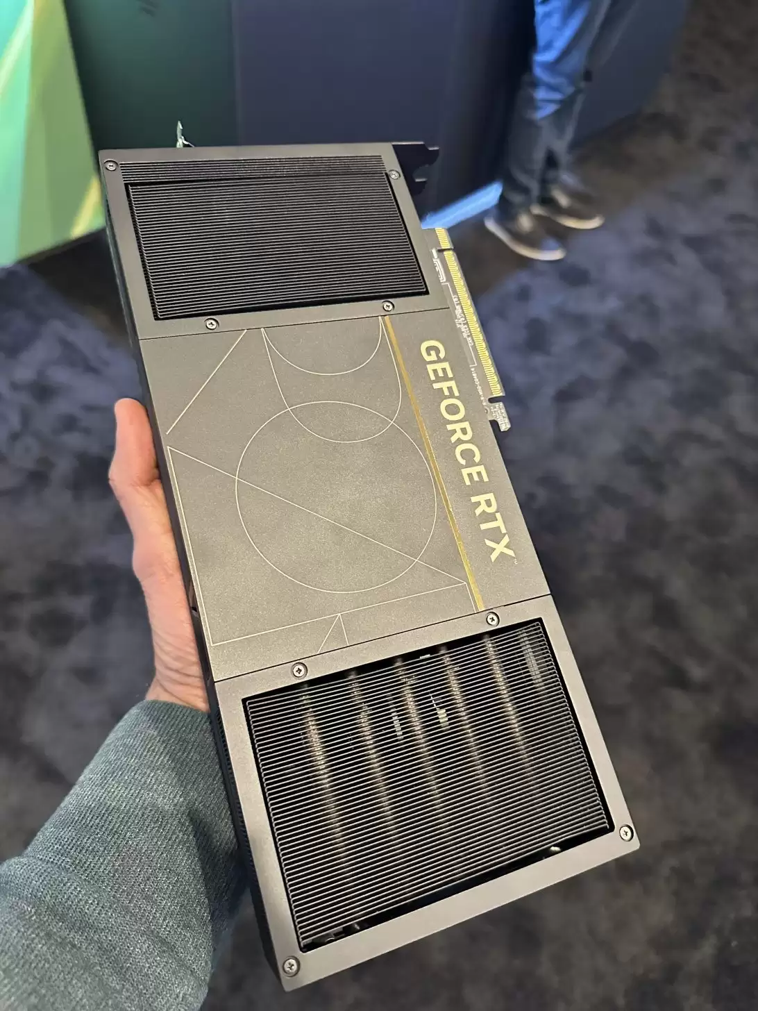 ��˶ ProArt RTX 5090 �Կ����ࣺ2.5 �ۺ񣬼��� SFF ����