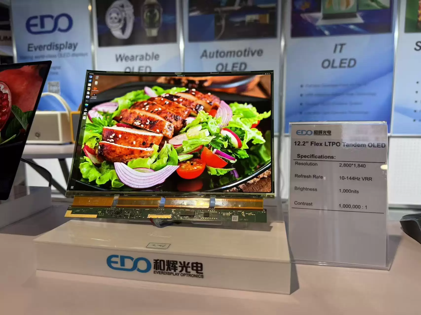 �ͻԹ���Ƴ� 15.1 Ӣ���콢�� OLED ��ʾ������ֵ���ȴ� 12000nits