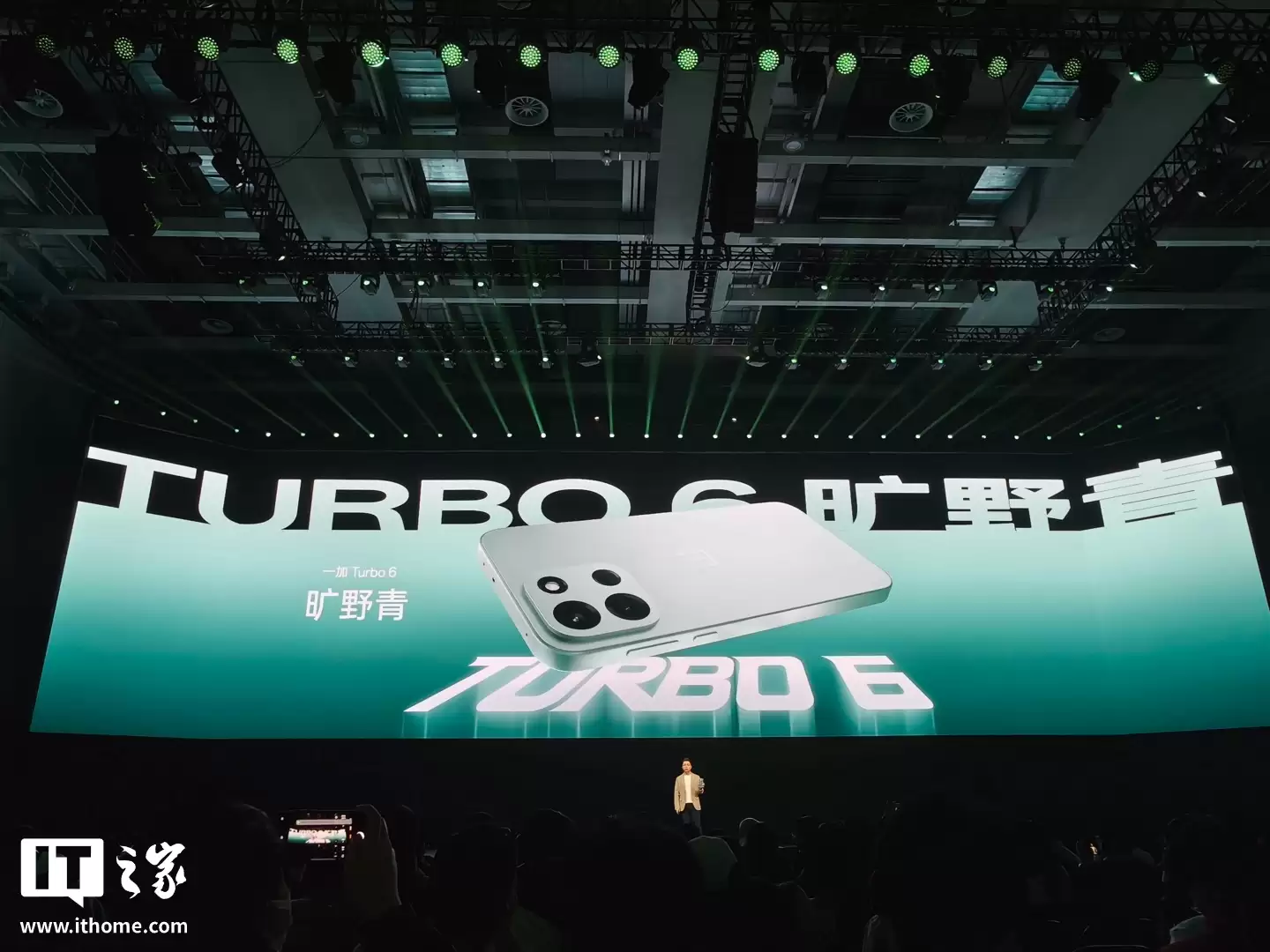 һ�� Turbo 6 ϵ���ֻ����������� 8s / 7s Gen4 оƬ��9000mAh ��أ������� 1444.15 Ԫ��