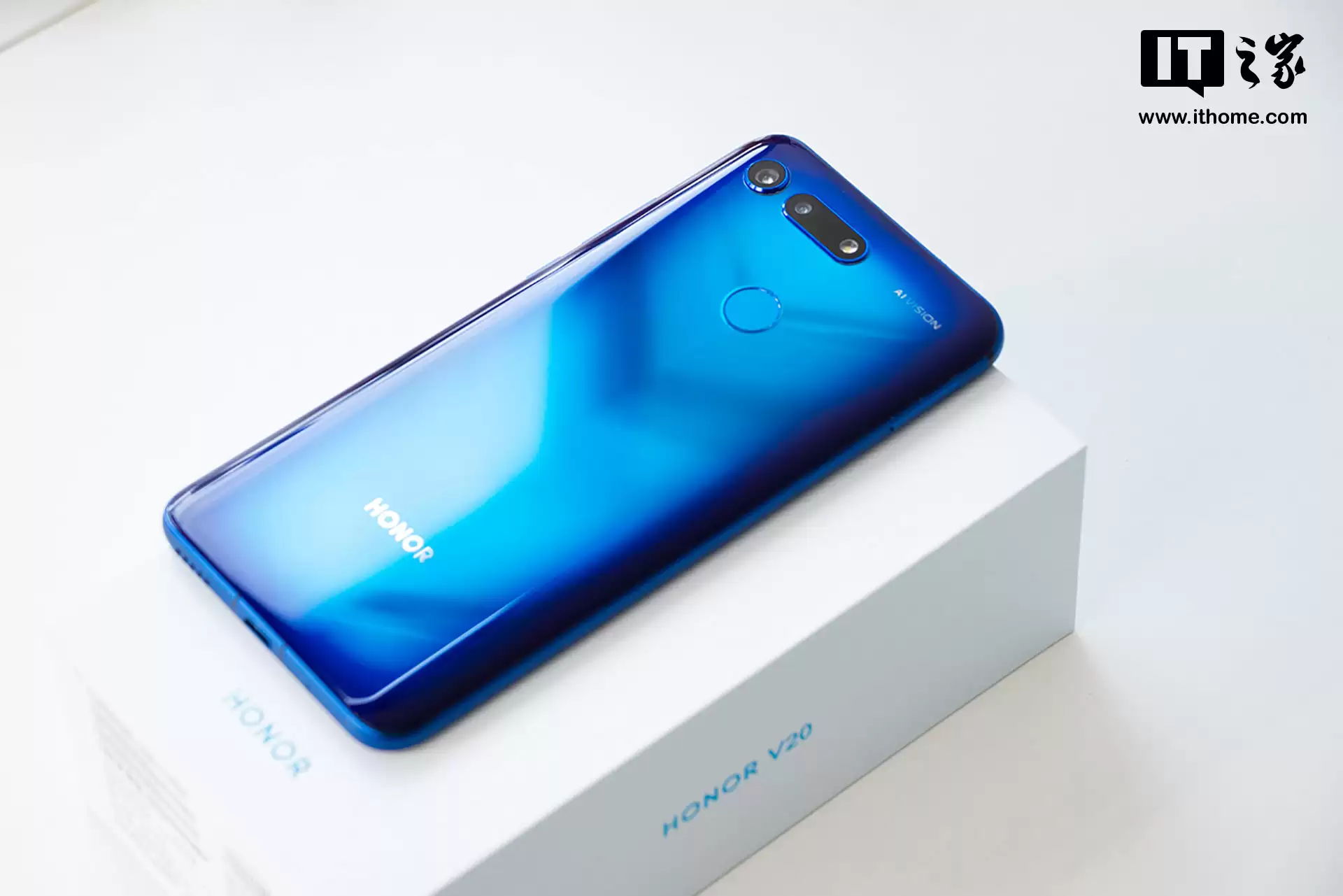 ��ҫ V20 �����̾����ƻع飬Magic8 Pro Air �ֻ�����ɫ����ع�