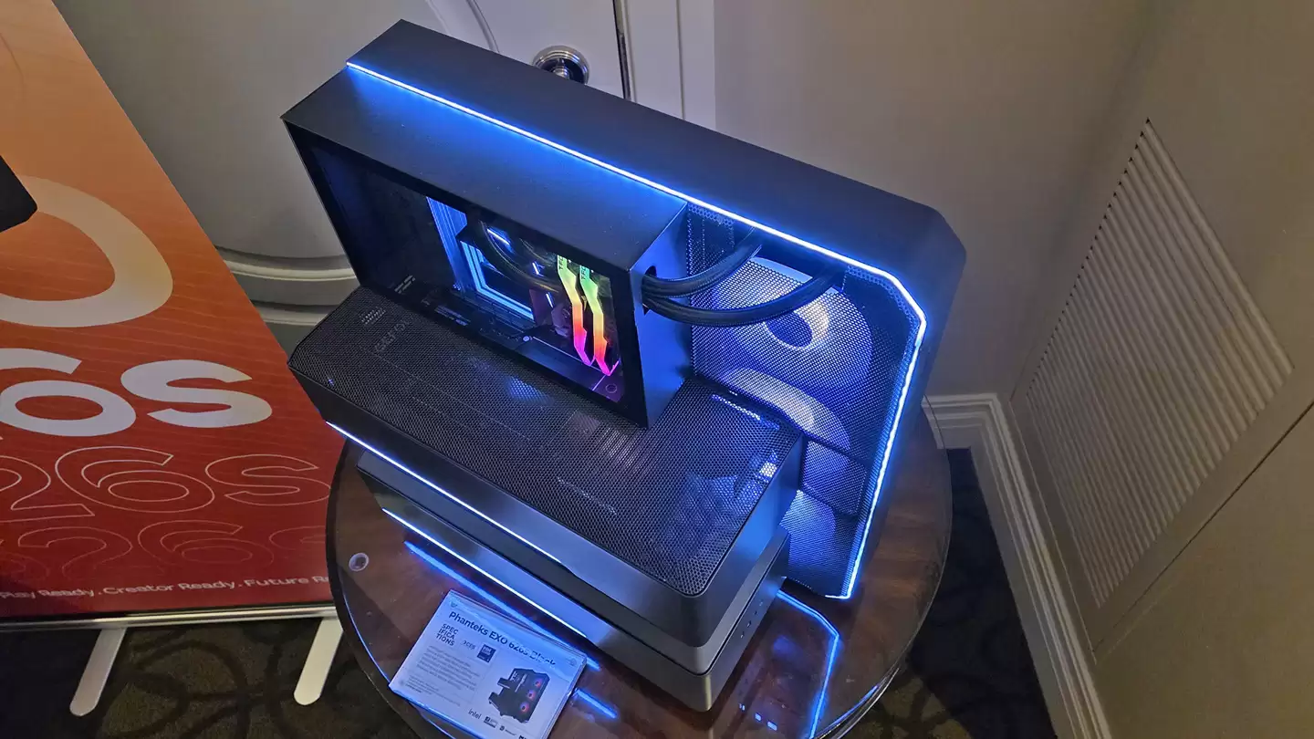 �ܾ����ȣ�׷���� Phanteks �����ǻ�һ��䣬Ϊ�Կ����衰�������䡱