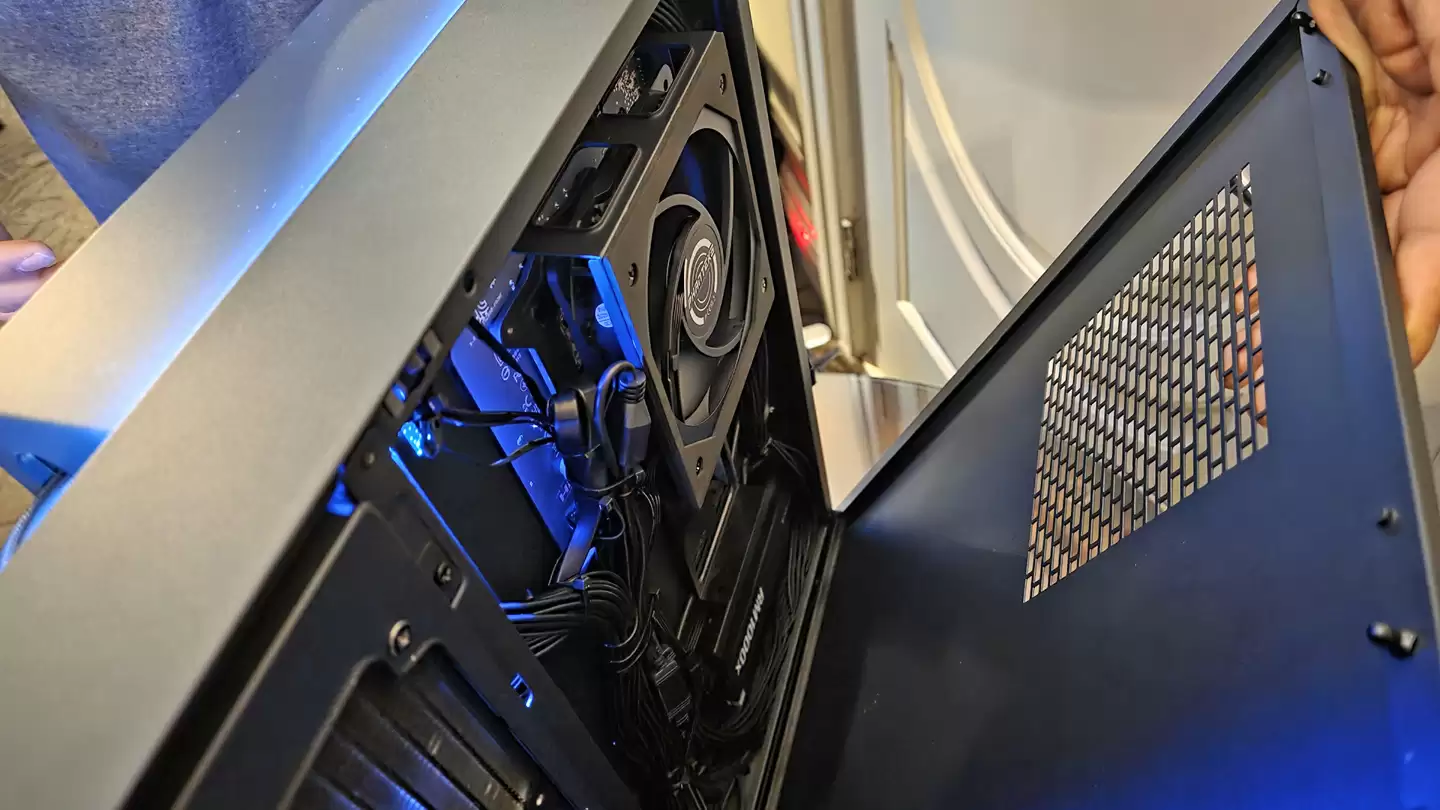 �ܾ����ȣ�׷���� Phanteks �����ǻ�һ��䣬Ϊ�Կ����衰�������䡱