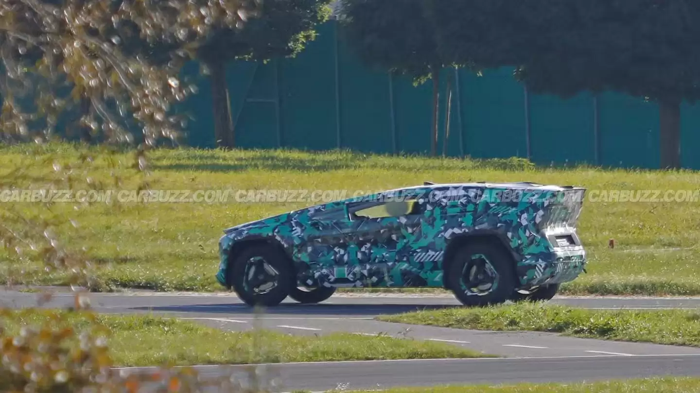 配全球最大挡风玻璃:沙特造车新势力 Ceer 的原型车曝光,宝马、富士康等撑腰 配全球最大挡风玻璃:沙特造车新势力 Ceer 的原型车曝光,宝马、富士康等撑腰