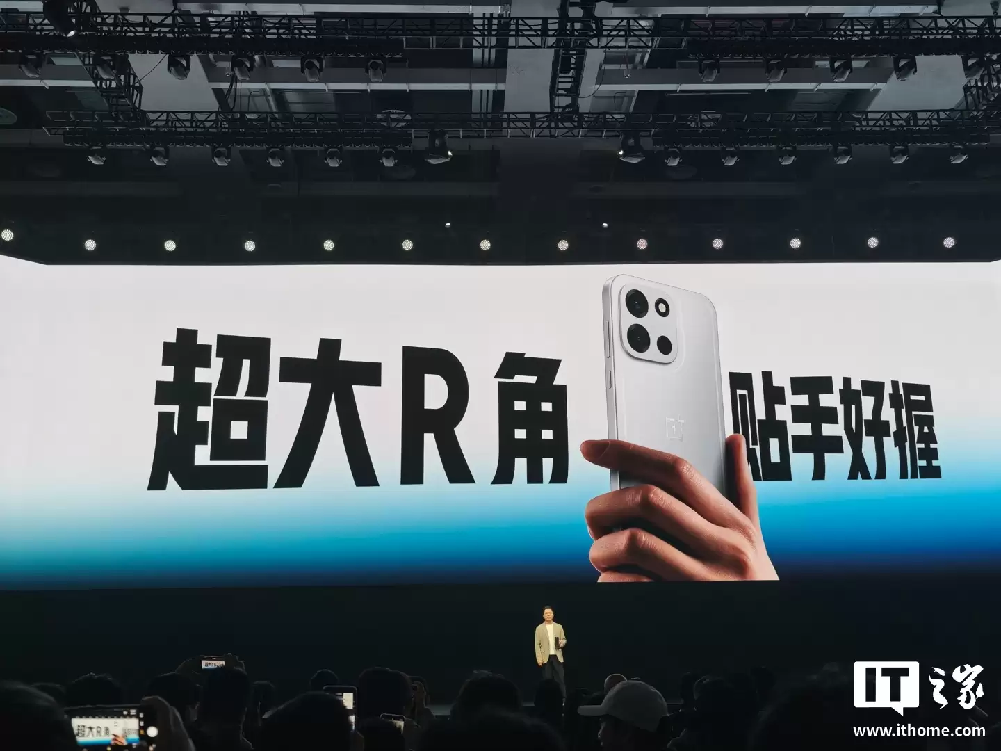 һ�� Turbo 6 ϵ���ֻ����������� 8s / 7s Gen4 оƬ��9000mAh ��أ������� 1444.15 Ԫ��