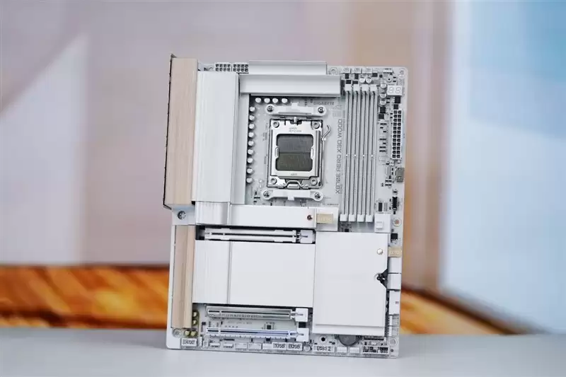 ����X870Eľ�����壺��Ȼ�������ܸ߶�Ӳ����ѧ