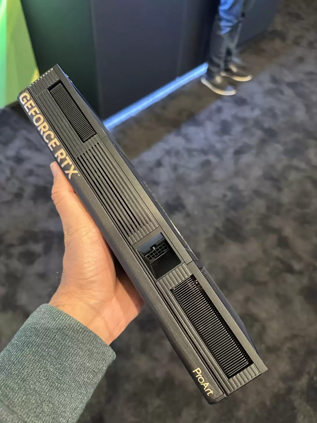 ��˶ ProArt RTX 5090 �Կ����ࣺ2.5 �ۺ񣬼��� SFF ����