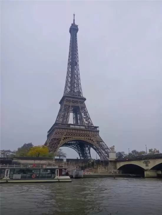 ���˾�ͷ�µ����հ���������