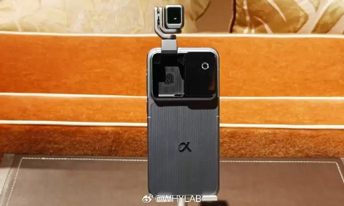 ��ҫROBOT PHONE����CES 2026��ȫ���׿�������ֻ�����ע