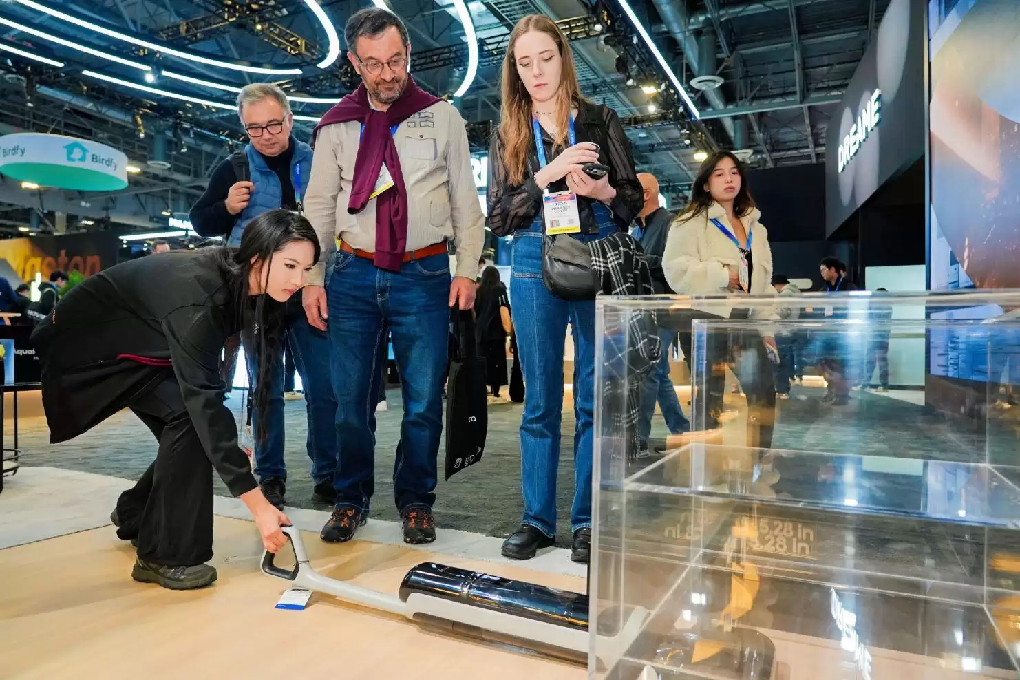 ���0����˫��ϴ�أ�׷��ϴ�ػ���CES����ҵһ������ը��