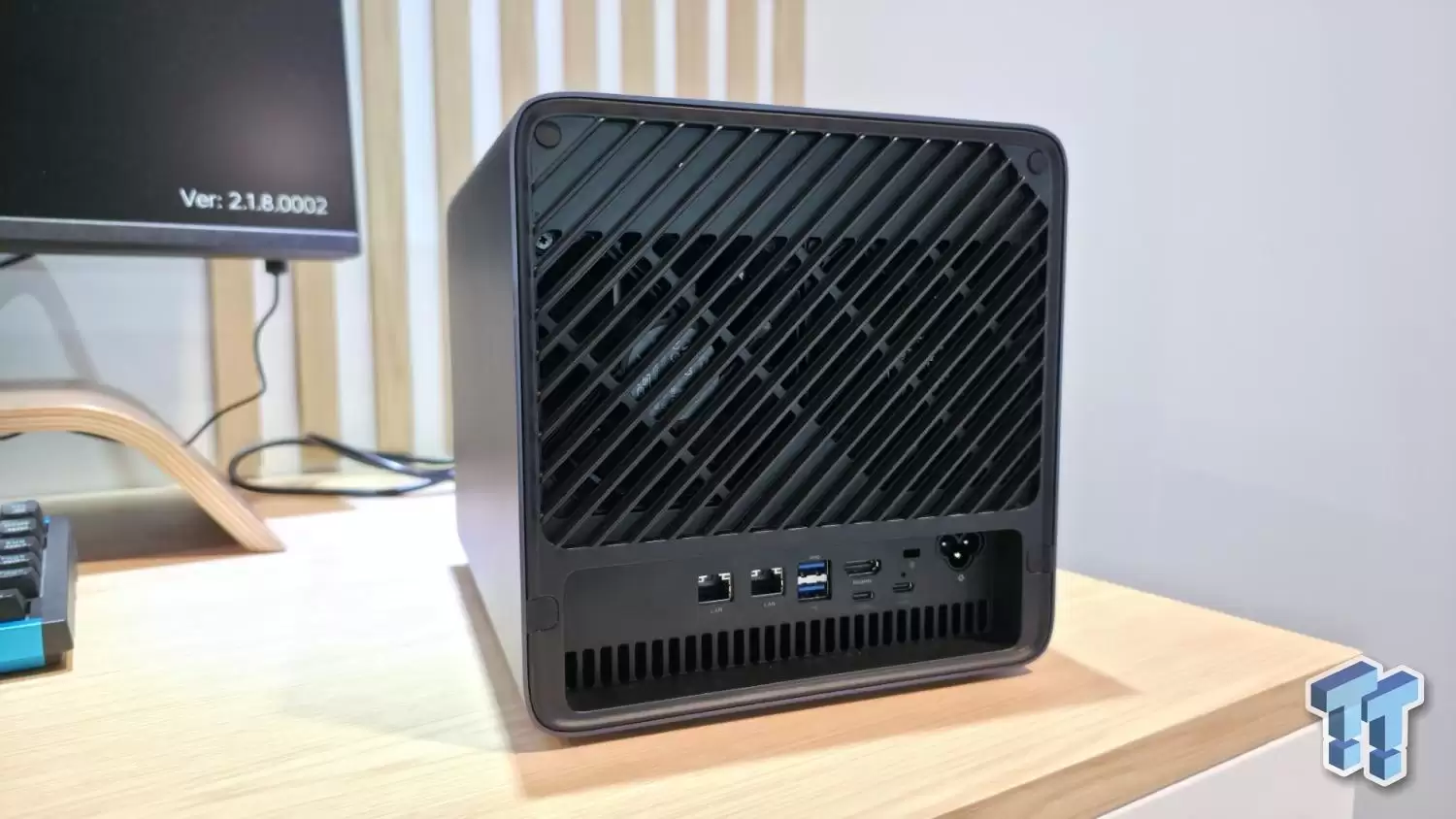 �����Ƴ��¿� N5 MAX NAS ��������� 40TB SSD + 150TB HDD �洢������ AMD Strix Halo APU��10GbE + 5GbE ˫����