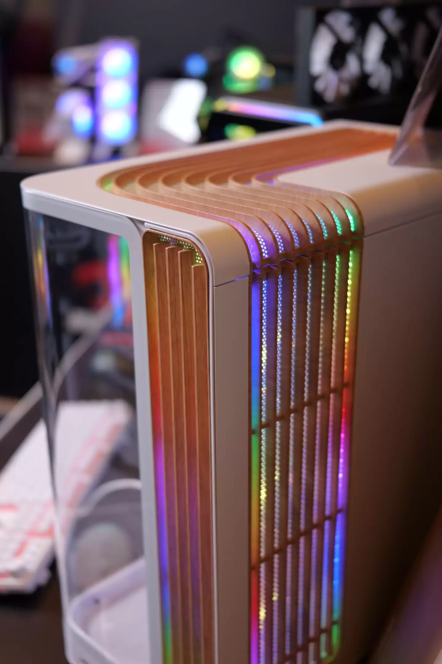 iBUYPOWER չʾ��ʮ������ PC ��������������䡢ɢ��