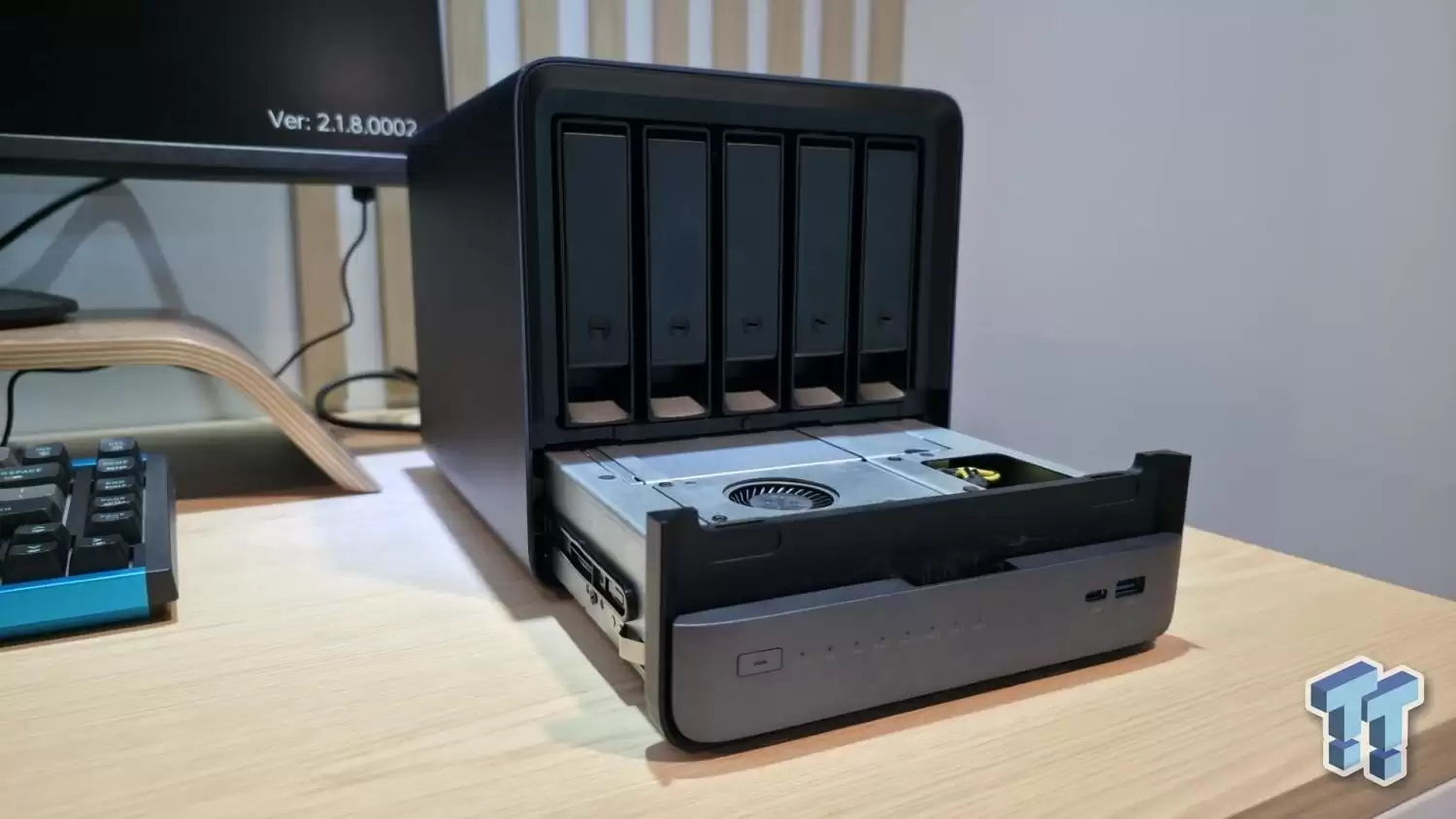 �����Ƴ��¿� N5 MAX NAS ��������� 40TB SSD + 150TB HDD �洢������ AMD Strix Halo APU��10GbE + 5GbE ˫����