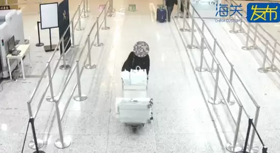 �Ͼ����ز���ÿ�Я������̨������Ϸ��