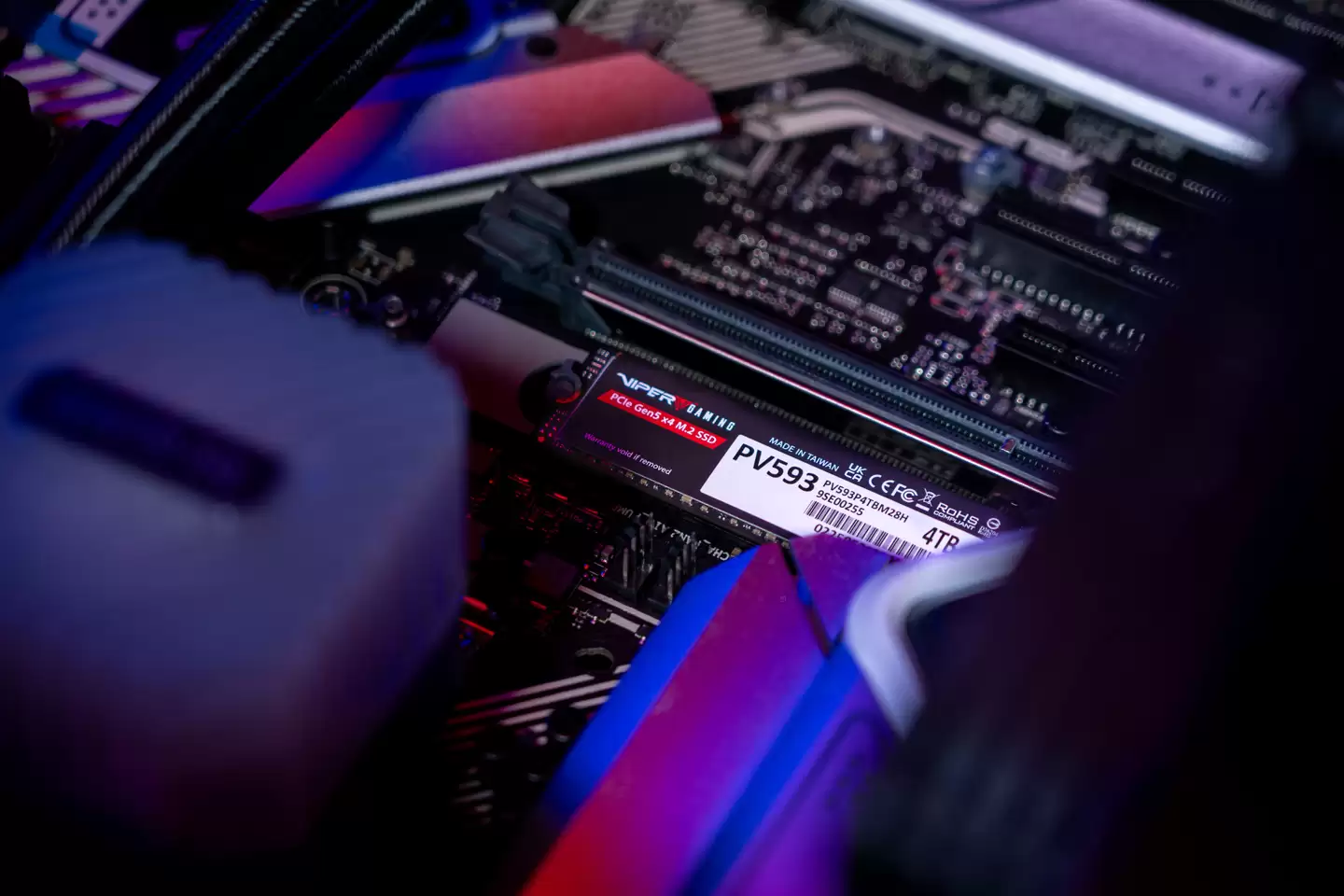 ����ɫ��˵����Patriot ����չʾ Viper Xtreme 5 Aurum Edition DDR5 �ڴ���