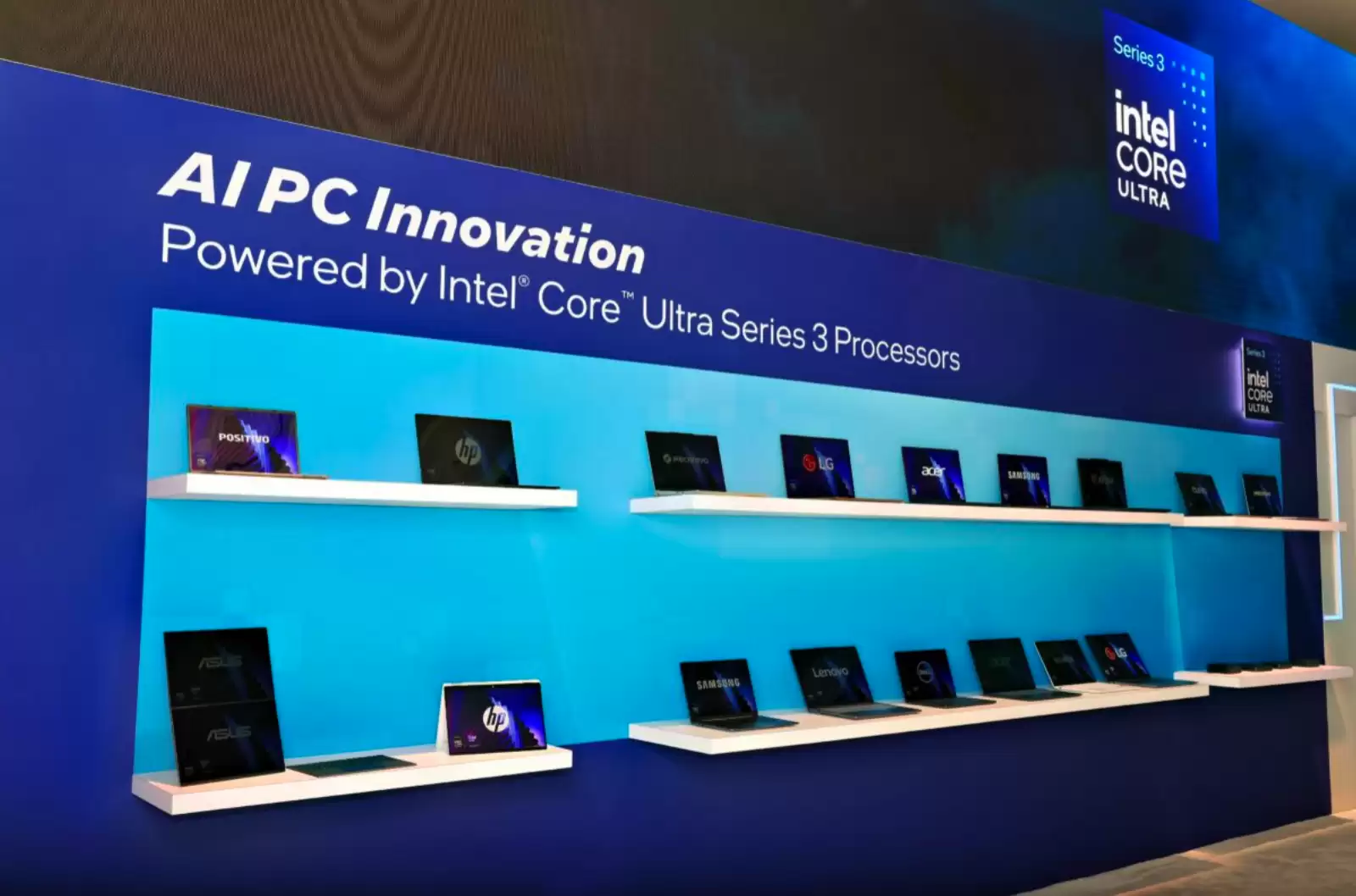 ����Я��Ӣ�ض������ CESȫ����Ʒ�����׷�����AI PC�ռ��˳�