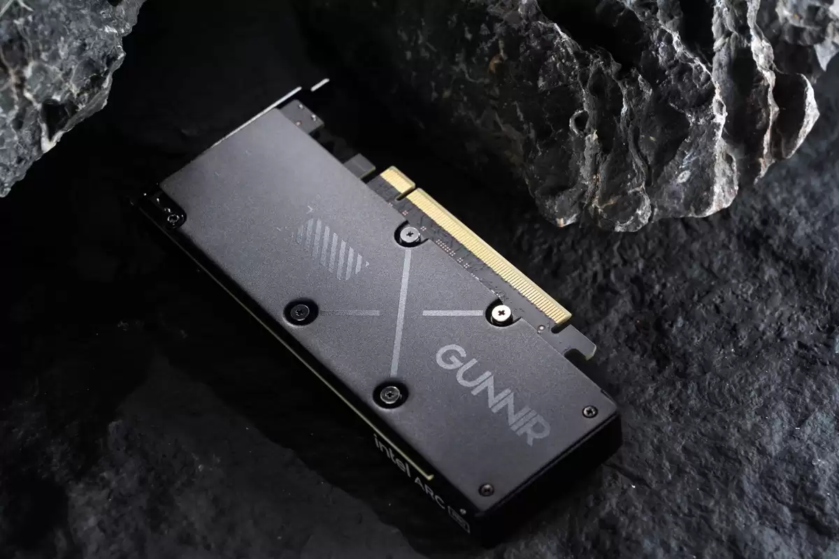 ����Ƴ� Arc Pro B50 LP ���۰�߿����ȹ���������� 16GB �Դ� + ����ӹ���